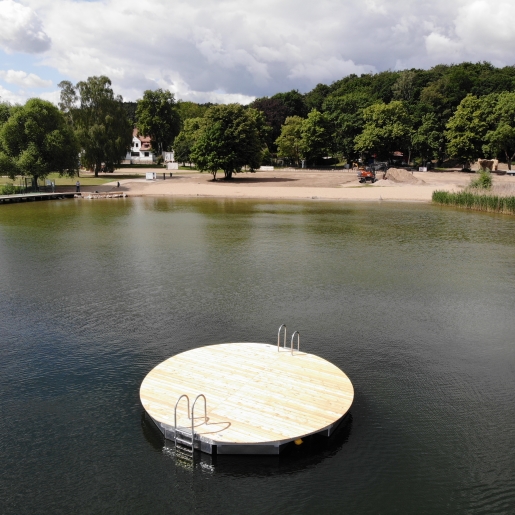 Badeinsel Strandbad Malchow 2022 aus der Vogelperspektive