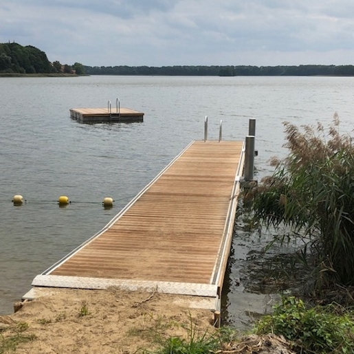 Badesteg mit Badeinsel Dobbertin 2019 landseitige Sicht