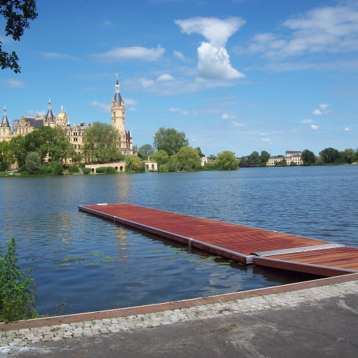 Rudersteg Schwerin 2010 mit Schloss