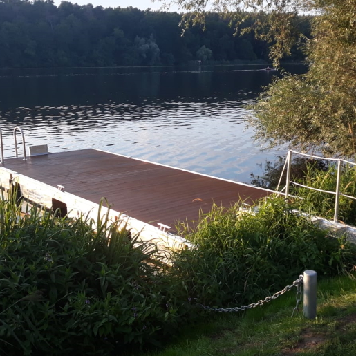 Schwimmplattform Potsdam als Floß