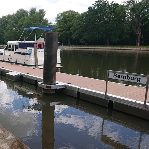 Bootssteg Bernburg 2024 uferseitig