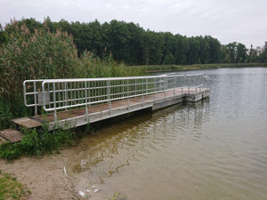 Geländer auf Badesteg
