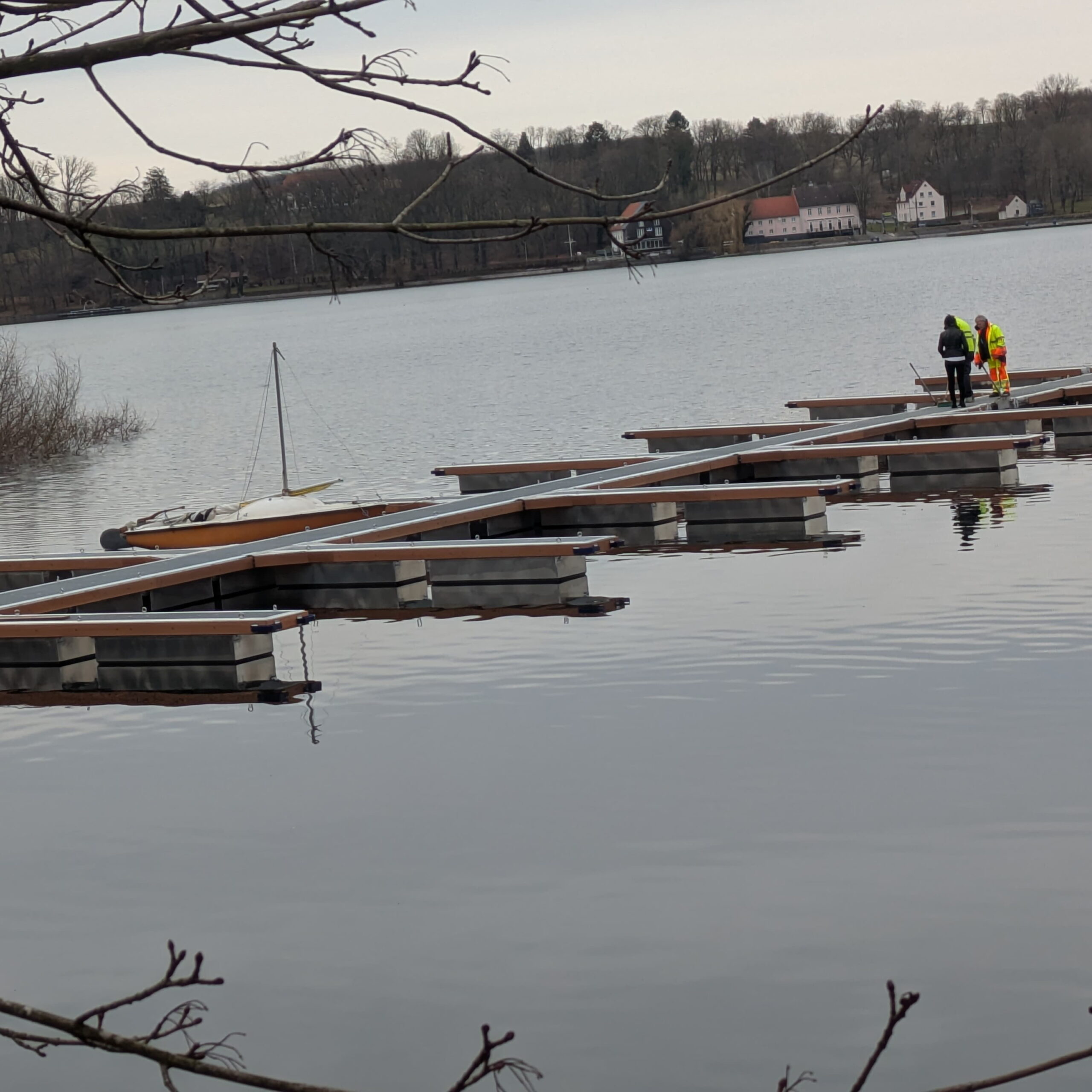 Bootssteg uferseitig